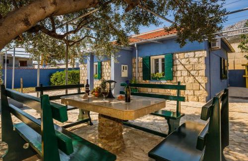 Kastel Sucurac Apartment | Luxury villa complex Pendolino, with heated pool and jacuzzi