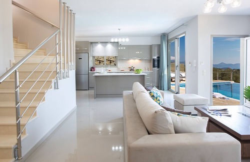 Nidri Villa | Luxury Villa Crystal with a beautiful view of Vlicho Bay!