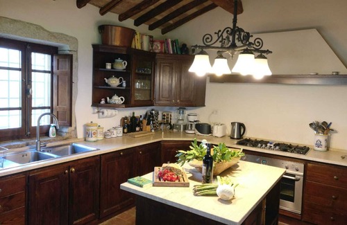 Loreto Villa | Luxury villa for 8 - 16, pool & guest cottages. Maid service, great view of Todi