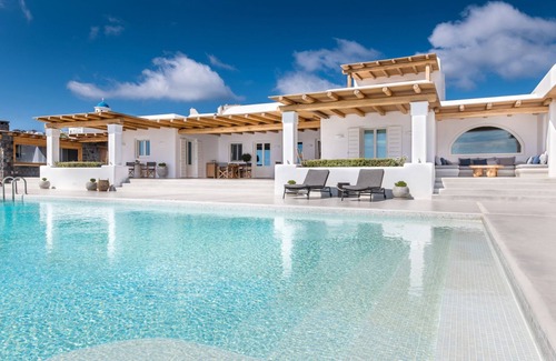 Imerovigli Villa | Luxury Villa in Imerovigli. 8 Bedrooms, accommodates 16 guests. Offers privacy.