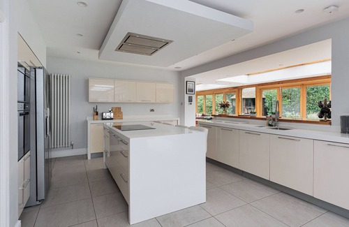 Allostock Villa | Luxury Villa in Knutsford With Heated Indoor Pool & Hot Tub