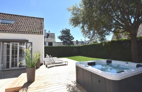 Sint-Idesbald Villa | Luxury Villa in Sint-Idesbald with Jacuzzi