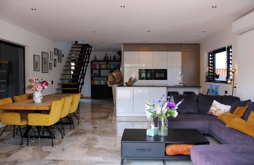Grote Berg Villa | Luxury villa incl pool with seaview near beaches