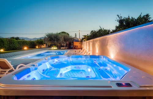 Metkovic Villa | LUXURY VILLA JERKOVIĆ WITH HEATED POOL AND JACUZZI