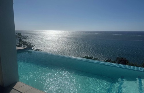 Diamond Rock Villa | Luxury villa located directly on the Caribbean Sea with large infinity pool