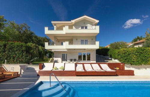 Tugare Villa | Luxury Villa Lovric with private heated pool, Jacuzzi, Sauna and private tavern