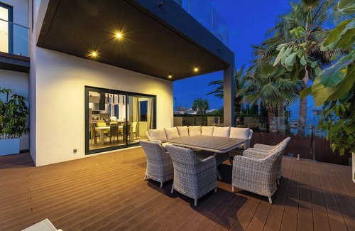 Sitio de Calahonda Villa | Luxury Villa Near Marbella: Heated Pool, Sauna, 5min Walk to Beach