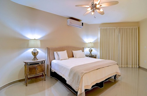 Marina el Cid Villa | LUXURY VILLA ON OCEAN WATERWAY AND PRIVATE INFINITY POOL