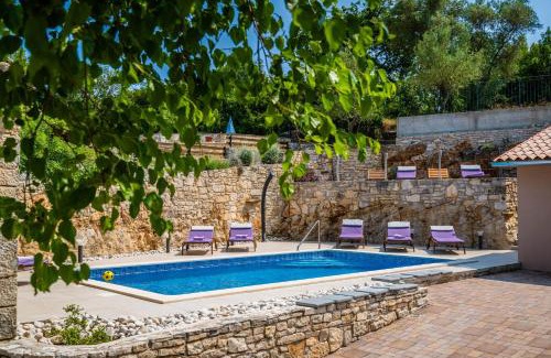 Rakalj Villa | LUXURY VILLA ON SPACIOUS PRIVATE PROPERTY