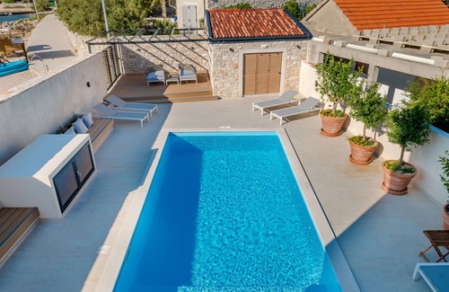 Prizba Villa | Luxury villa on the beach