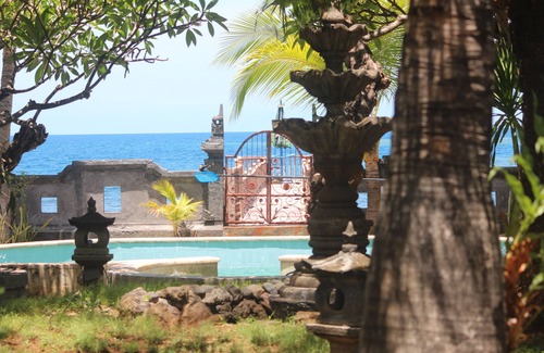 Temukus Villa | Luxury Villa On The Beach In Lovina Beach Bali