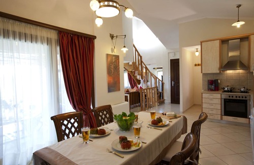 Nidri Villa | Luxury villa overlooking the sea with private pool-Villa Olive