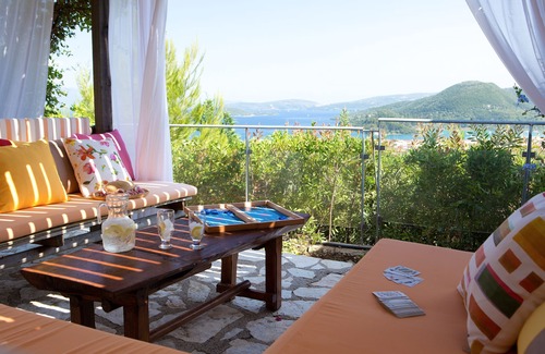 Nidri Villa | Luxury villa overlooking the sea with private pool-Villa Lily