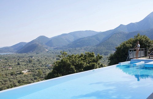 Nidri Villa | Luxury villa overlooking the sea with private pool-Villa Iris