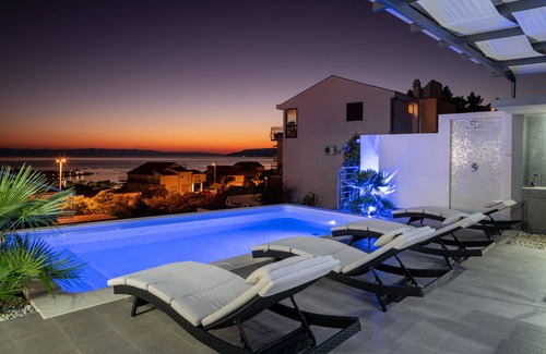 Makarska Villa | Luxury villa Palladium in the center with * heated pool, * penthouse and * whirlp.