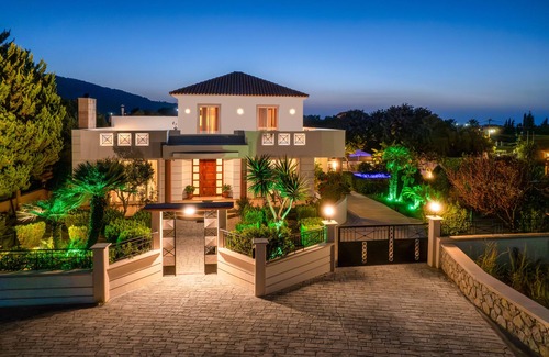 Petaloudes Villa | Luxury villa Rea fully equipped with swimming pool 5 bedrooms 11 guest