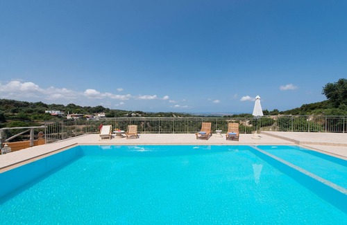 Keramota Villa | Luxury Villa Rosso Karrubo with Enormous pool and panoramic views!