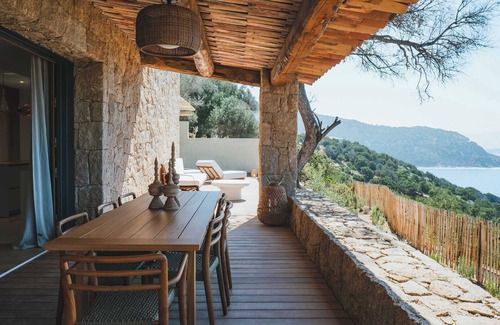 Cargese Villa | Luxury Villa Saleccia Beach access through the maquis