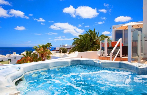Puerto del Carmen Villa | luxury villa sleeps 8 with amazing sea views
