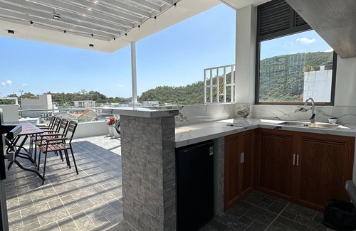 Tran Phu Beach Villa | Luxury Villa w/Ocean view, Garage, Gym and Rooftop Bar - 5 min walk from beach!