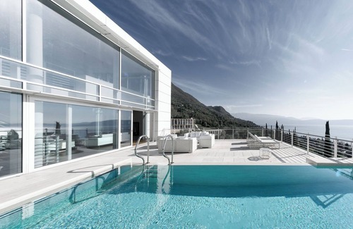 Gardone Riviera Villa | Luxury Villa with infinity pool and lake view from architect Richard Meier