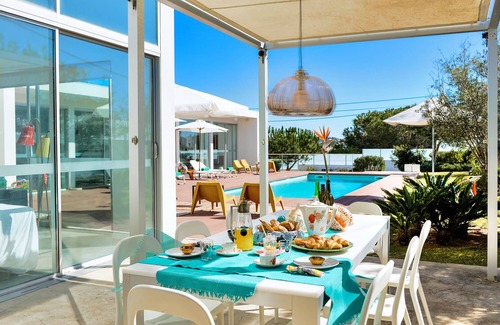 Gale Villa | Luxury Villa with Heated Pool near the Beach