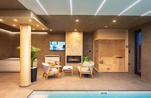 Kringa Villa | Luxury Villa with a heated indoor pool, wellness and spacious outside living.