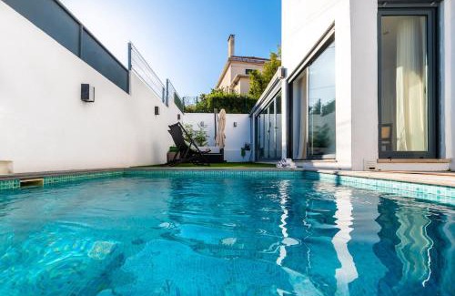 Ajuda Villa | Luxury Villa with a pool in the city - No Parties Allowed