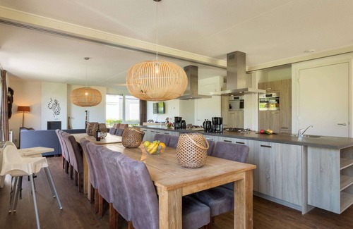 Paasloo House | Luxury villa with eight bathrooms located in a national park
