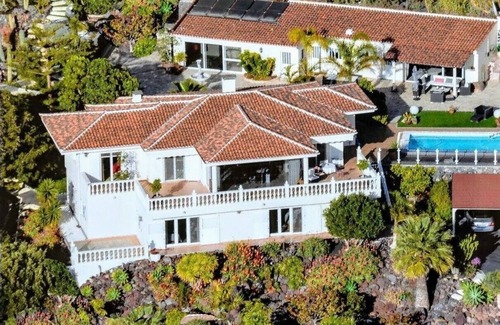 Armenime Villa | Luxury villa with fantastic sea views