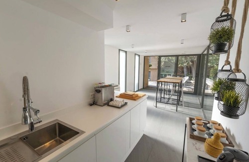 Carcassonne House | Luxury villa with pool at the foot of the city