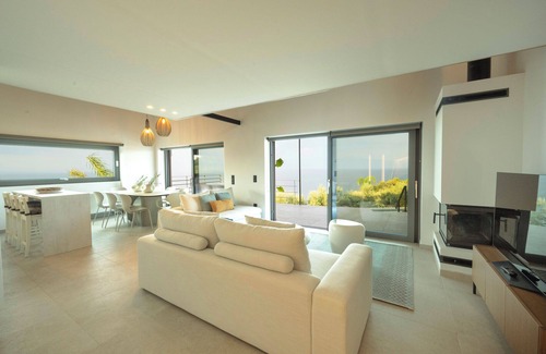 Koroni House | Luxury Villa with Private Swimming Pool & Sea View