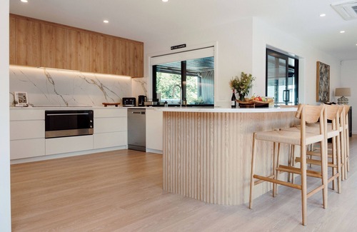 Rotorua House | Luxury Villa With Heated Pool, Spa, Suana, Air-con, & 100m From Redwoods Forest