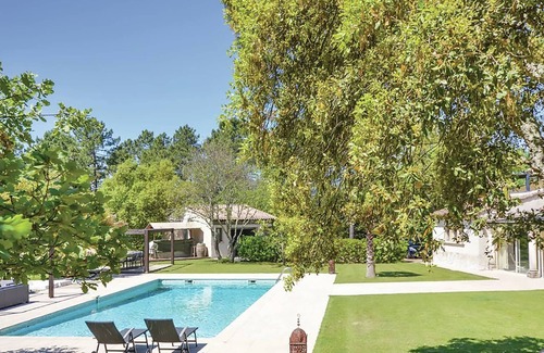 Le Muy House | Luxury villa with heated jacuzzi and garden
