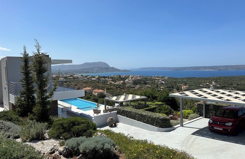 Apokoronas Villa | Luxury villa with infinity pool, sea &, mountain views