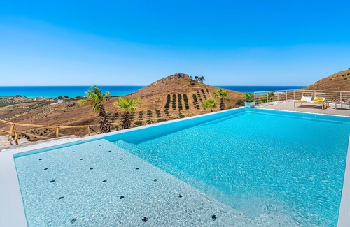 Montallegro Villa | Luxury villa with pool, sea view, Bovo Marina, Sicily