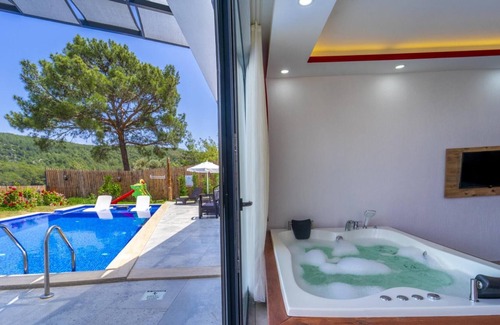 Faralya Villa | Luxury Villa with Jacuzzi in Kas