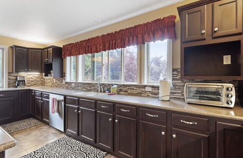 Medford Villa | Luxury Villa with King Beds, Game Room, Sleeps 11