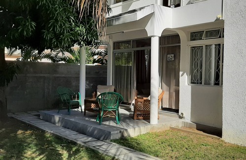Flic-en-Flac Villa | Luxury villa with secure pool 200m from Flic en Flac beach.