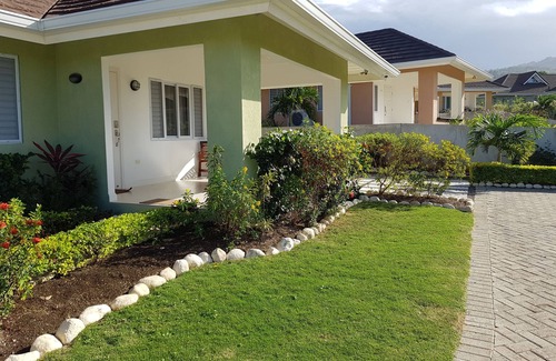 St. Ann's Bay Villa | ✰Luxury Villa with Ocean Views Near Ocho Rios✰