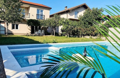 Blagaj Villa | Luxury Villa With Pool & Jacuzzy 8 Min from Mostar