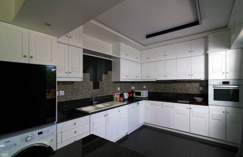 Vouliagmeni Villa | Luxury Villa with Pool,BBQ and Garden Vouliagmenin