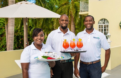 Montego Bay House | Luxury Villa with Private Chef and Pool with Nine Bedrooms and Staff