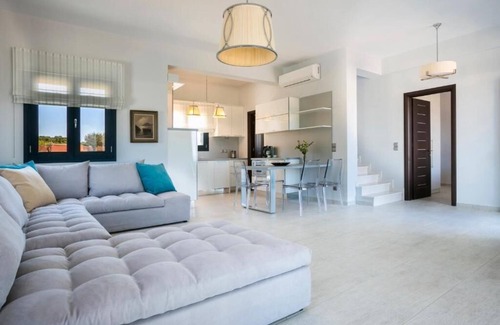 Svoronata Villa | LUXURY VILLA WITH PRIVATE POOL 'SEIRIOS LUXURY VILLA'