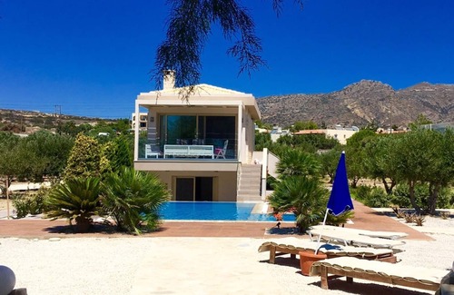 Ierapetra Villa | Luxury villa with private pool DIRECTLY on the beach