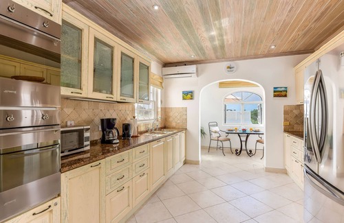 Halcyon Heights Villa | Luxury Villa with Private Swimming Pool (Renovated December 2022)