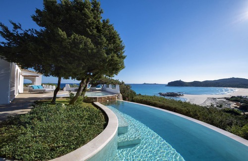 Notteri Villa | Luxury villa with private infinity pool on the beach