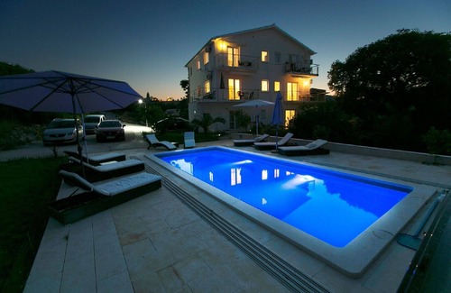 Marina Apartment | Luxury villa with private heated pool and sea view 3