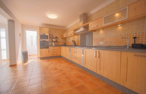 Conil Villa | Luxury Villa with Private 25m Heated Pool & Jacuzzi