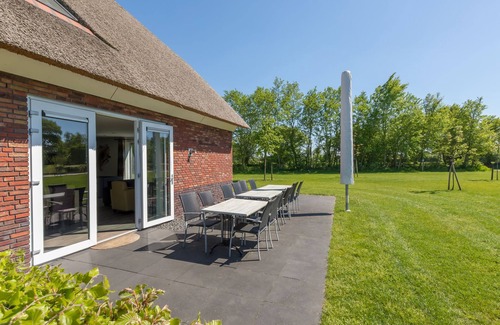 Paasloo House | Luxury villa with six bathrooms, located in a national park
